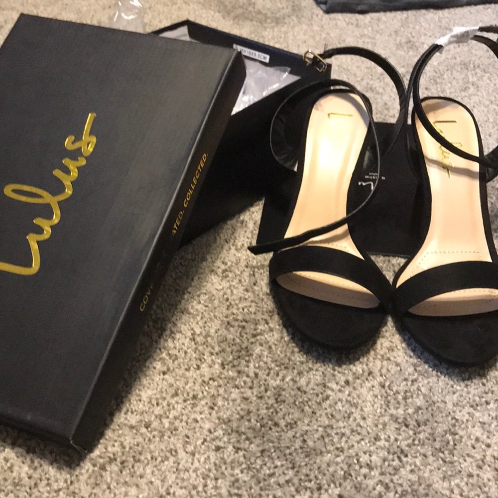 Brand new in box lulus black heel